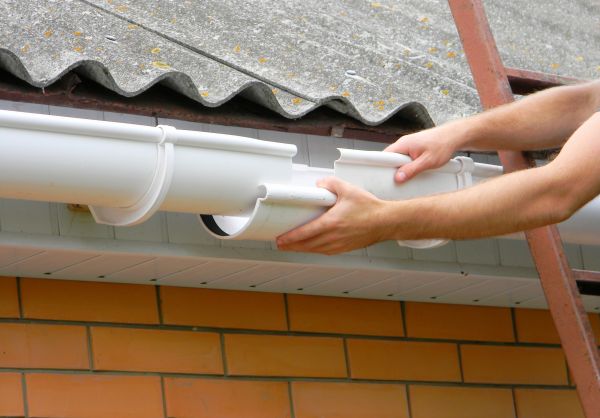 Gutter Hanging in Carthage